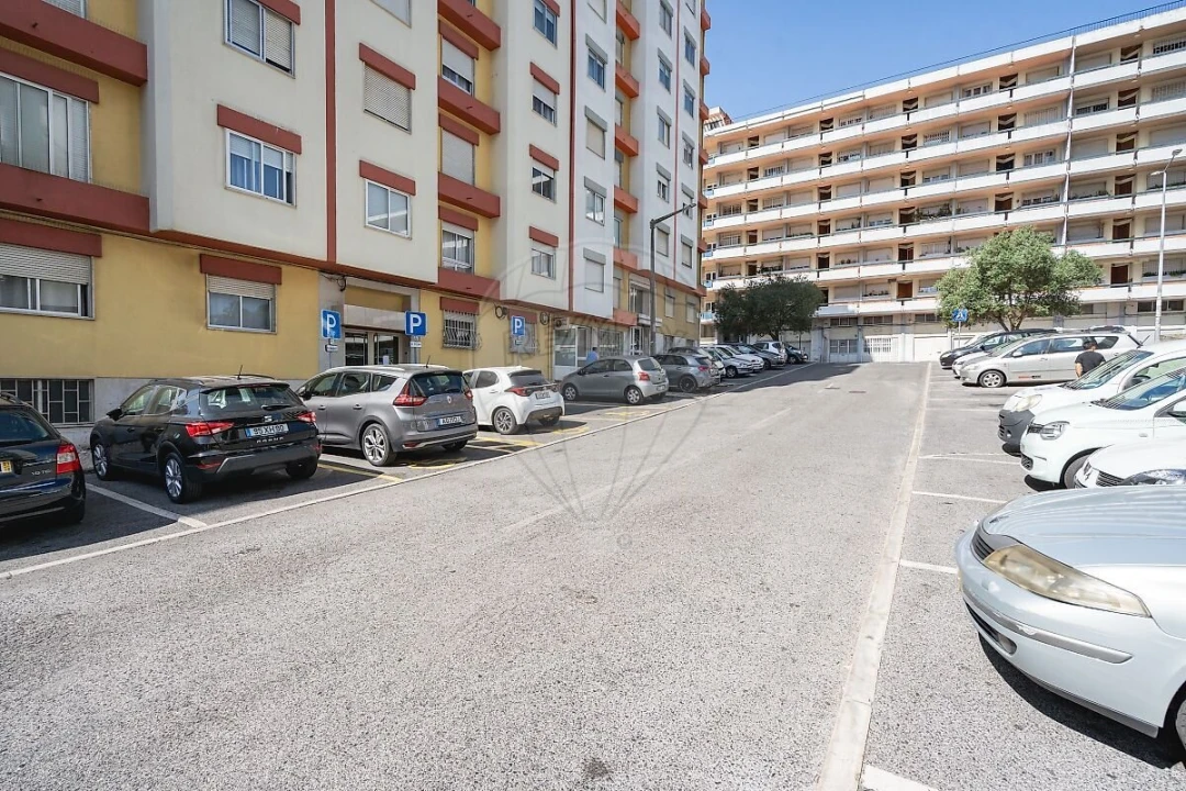 Apartamento T3 para Venda em Massamá e Monte Abraão Foto 22