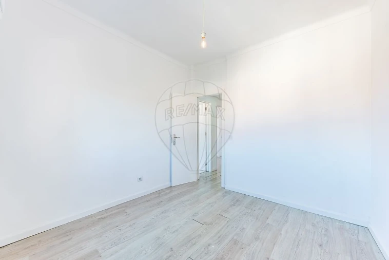 Apartamento T2 para Venda em Venteira Foto 12