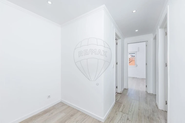 Apartamento T2 para Venda em Venteira Foto 16