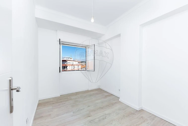 Apartamento T2 para Venda em Venteira Foto 9