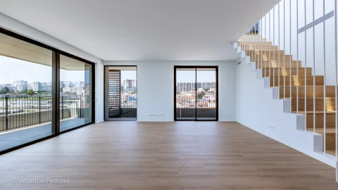 Apartamento T3 para Venda em Santa Iria de Azoia, São João da Talha e Bobadela