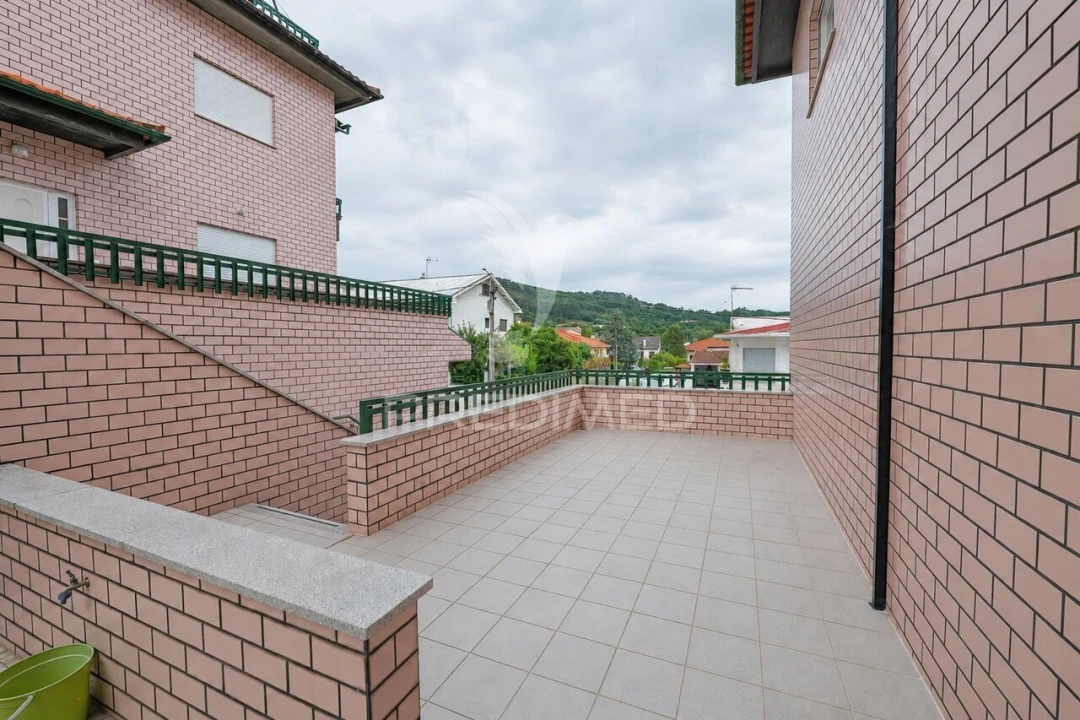 Moradia T3 para Venda em Moure Foto 36