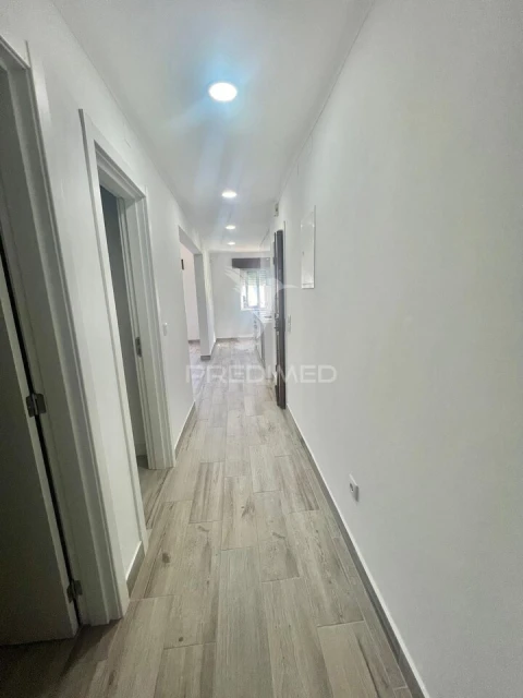 Apartamento T2 para Venda em Baixa da Banheira e Vale da Amoreira