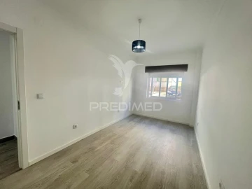 Apartamento T2 para Venda em Baixa da Banheira e Vale da Amoreira