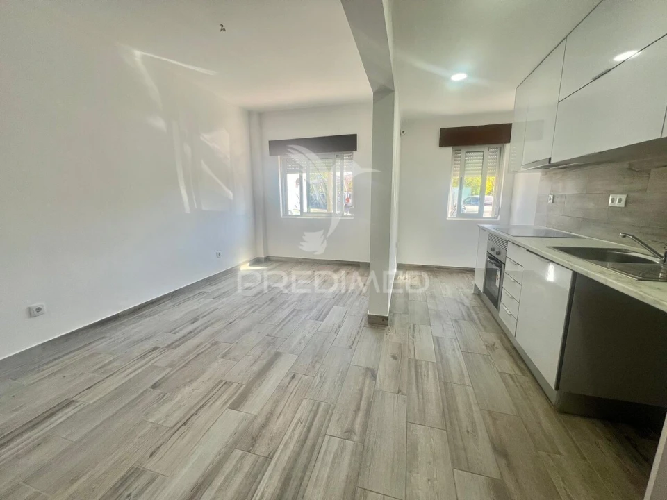 Apartamento T2 para Venda em Baixa da Banheira e Vale da Amoreira Foto 3