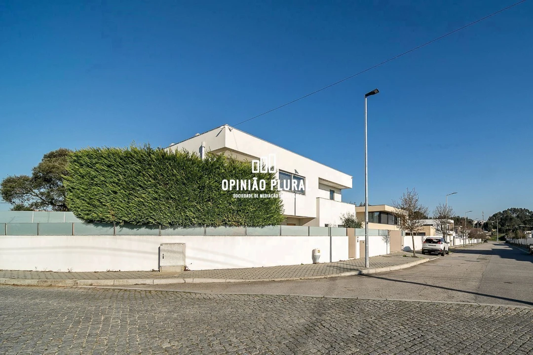 Moradia T4 para Venda em Arcozelo Foto 37
