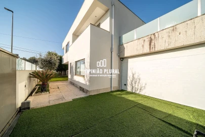 Moradia T4 para Venda em Arcozelo
