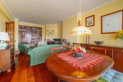 Apartamento T3 para Venda em Carnaxide e Queijas