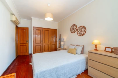 Apartamento T3 para Venda em Carnaxide e Queijas