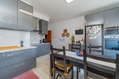 Apartamento T3 para Venda em Carnaxide e Queijas