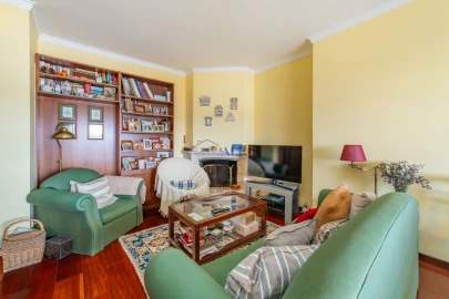 Apartamento T3 para Venda em Carnaxide e Queijas