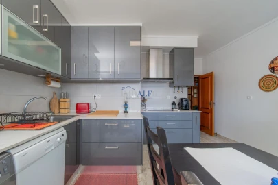Apartamento T3 para Venda em Carnaxide e Queijas