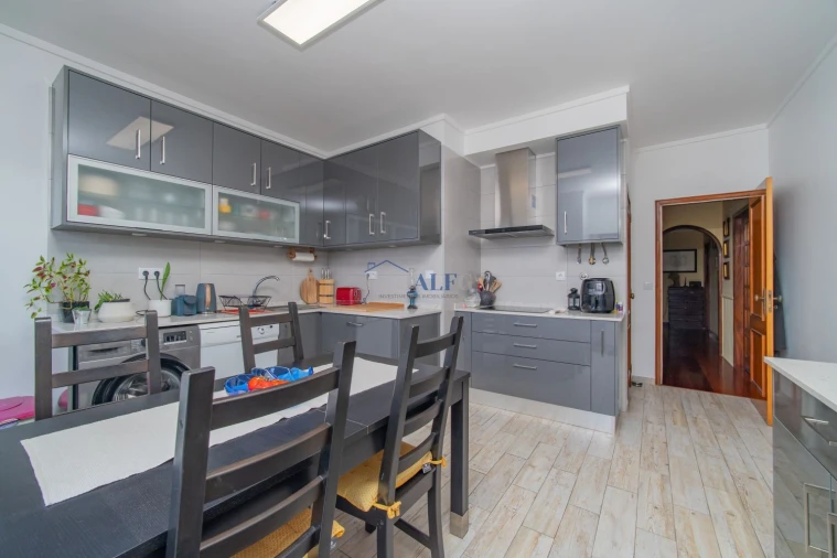 Apartamento T3 para Venda em Carnaxide e Queijas Foto 4