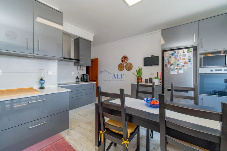 Apartamento T3 para Venda em Carnaxide e Queijas Foto 5