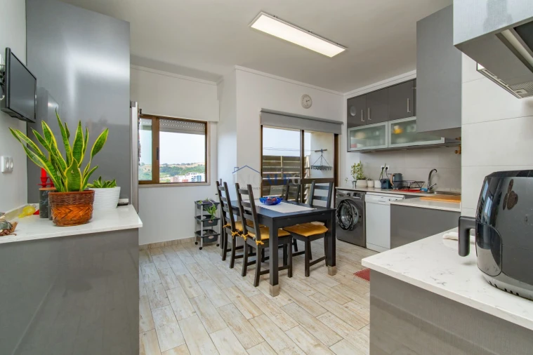 Apartamento T3 para Venda em Carnaxide e Queijas Foto 2