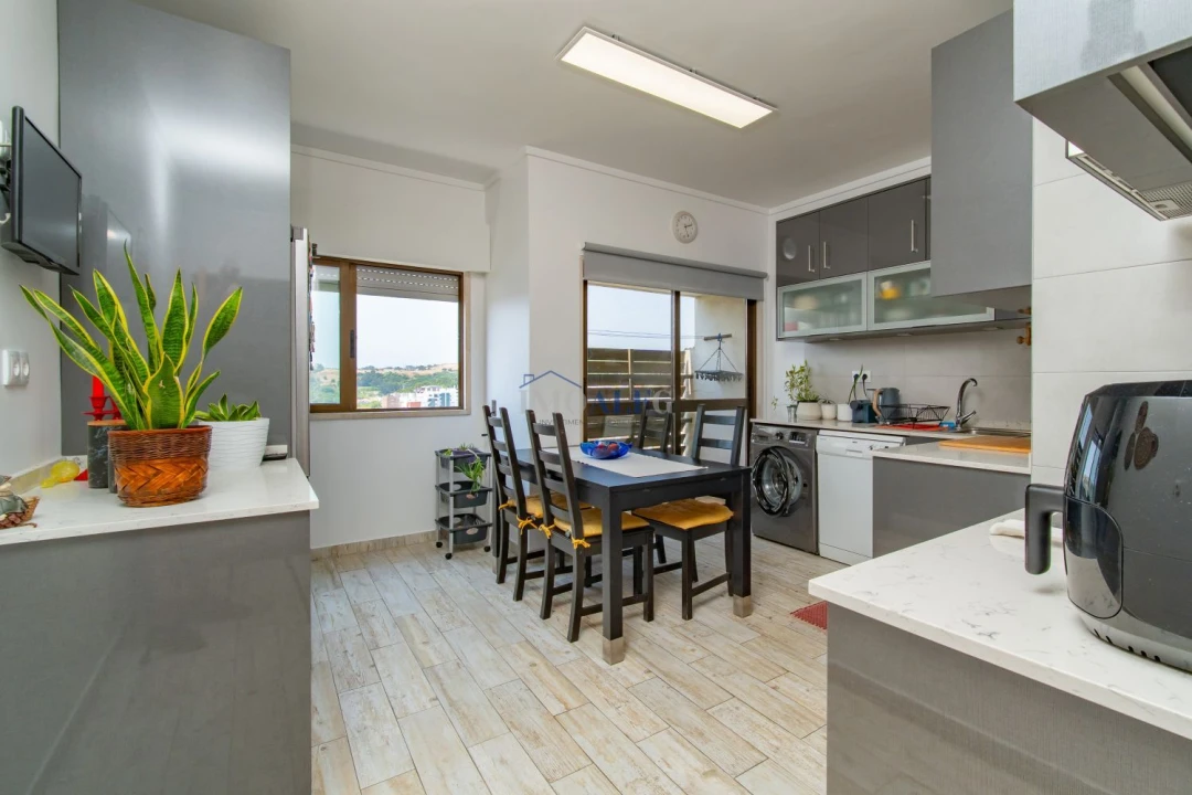Apartamento T3 para Venda em Carnaxide e Queijas Foto 2