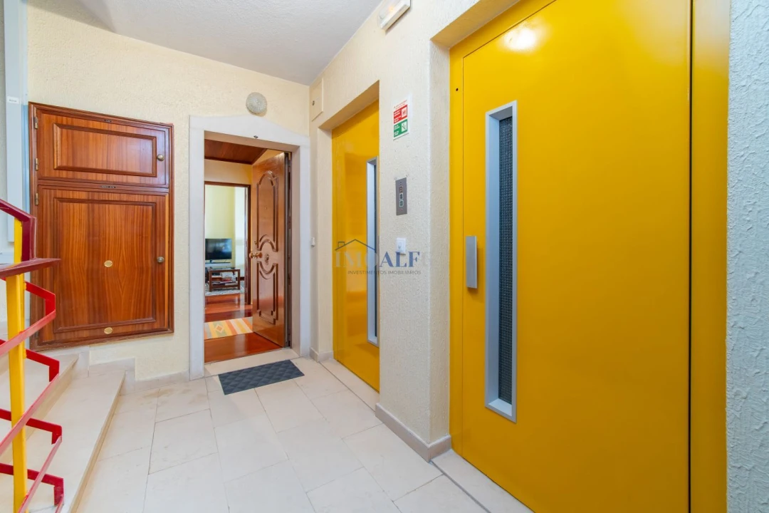 Apartamento T3 para Venda em Carnaxide e Queijas Foto 31