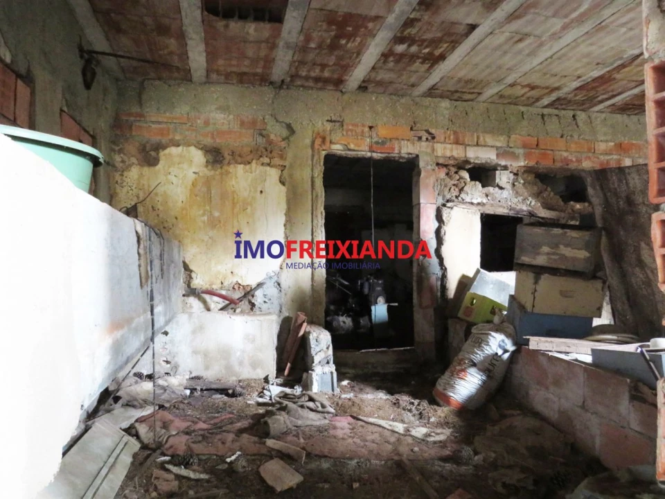 Moradia T2 para Venda em Freixianda, Ribeira do Fárrio e Formigais Foto 18