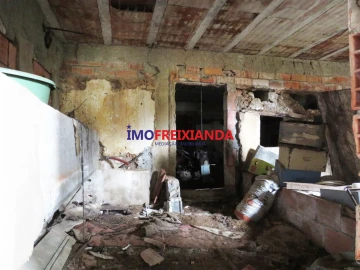 Moradia T2 para Venda em Freixianda, Ribeira do Fárrio e Formigais