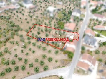 Moradia T2 para Venda em Freixianda, Ribeira do Fárrio e Formigais