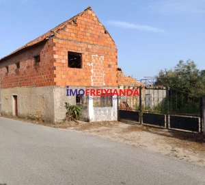 Moradia T2 para Venda em Freixianda, Ribeira do Fárrio e Formigais