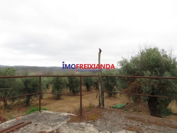 Moradia T2 para Venda em Freixianda, Ribeira do Fárrio e Formigais