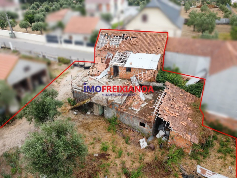 Moradia T2 para Venda em Freixianda, Ribeira do Fárrio e Formigais Foto 7