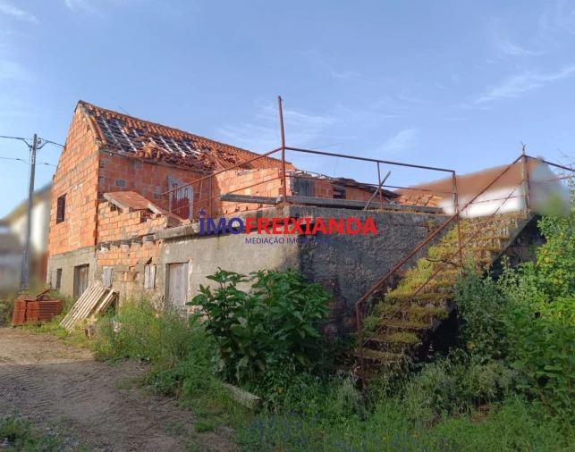 Moradia T2 para Venda em Freixianda, Ribeira do Fárrio e Formigais Foto 19