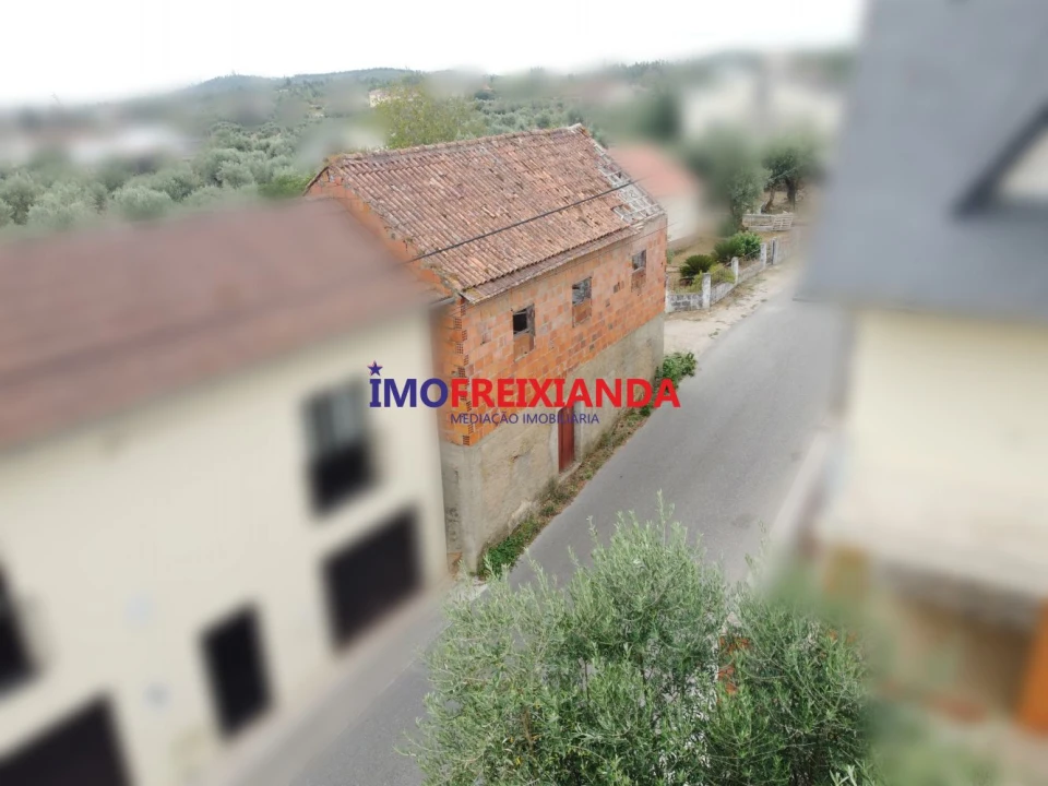 Moradia T2 para Venda em Freixianda, Ribeira do Fárrio e Formigais Foto 4