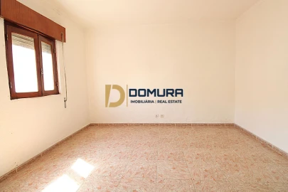 Moradia T3 para Venda em Figueira dos Cavaleiros