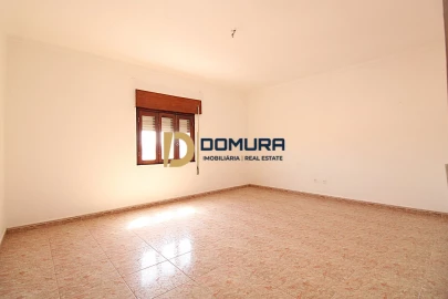 Moradia T3 para Venda em Figueira dos Cavaleiros