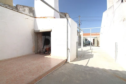 Moradia T3 para Venda em Figueira dos Cavaleiros