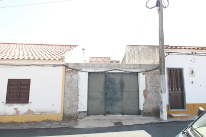 Moradia T3 para Venda em Figueira dos Cavaleiros