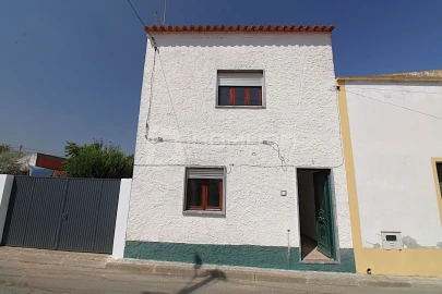 Moradia T3 para Venda em Figueira dos Cavaleiros