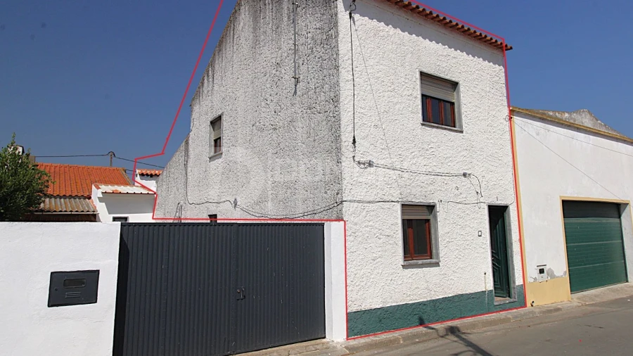 Moradia T3 para Venda em Figueira dos Cavaleiros