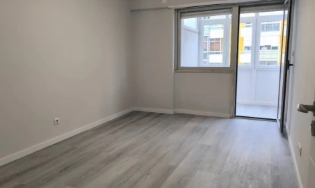 Apartamento T2 para Venda em Oeiras e São Julião da Barra, Paço de Arcos e Caxias