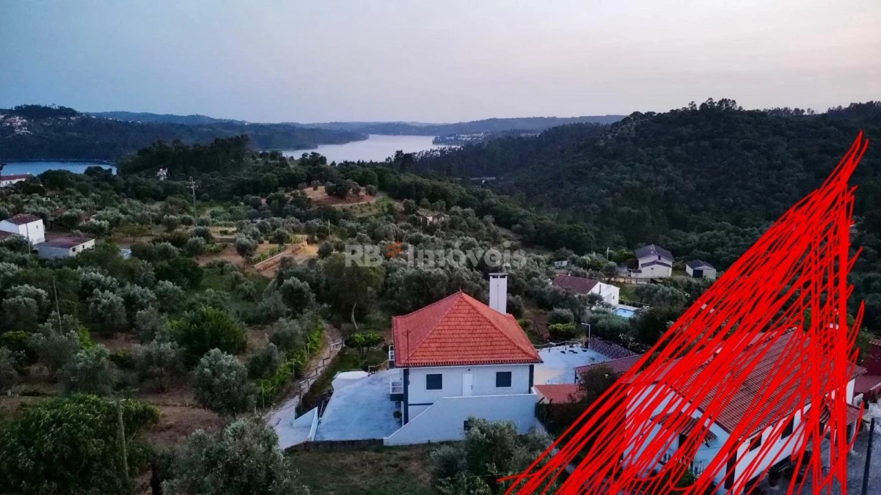 Moradia T4 para Venda em Serra e Junceira Foto 5