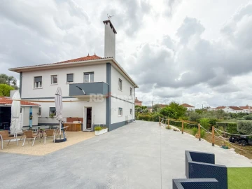 Moradia T4 para Venda em Serra e Junceira