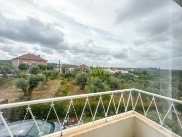 Moradia T4 para Venda em Serra e Junceira