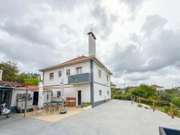 Moradia T4 para Venda em Serra e Junceira