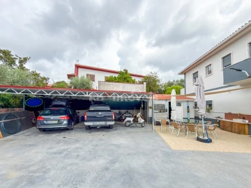 Moradia T4 para Venda em Serra e Junceira
