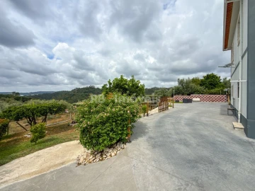 Moradia T4 para Venda em Serra e Junceira
