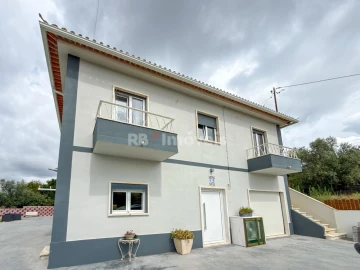 Moradia T4 para Venda em Serra e Junceira