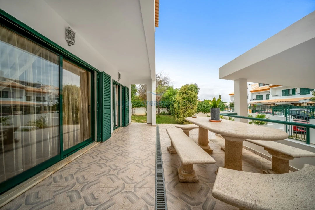 Moradia T4 para Venda em Albufeira e Olhos de Água Foto 6
