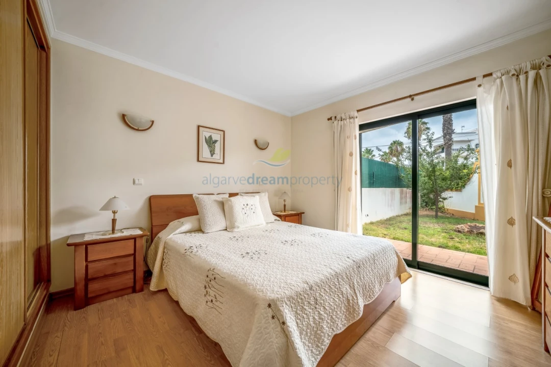 Moradia T4 para Venda em Albufeira e Olhos de Água Foto 13