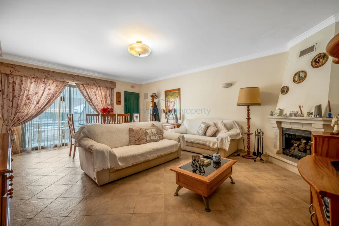 Moradia T4 para Venda em Albufeira e Olhos de Água Foto 1