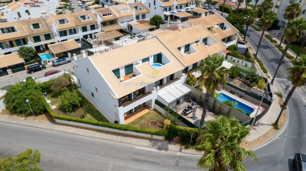 Moradia T4 para Venda em Albufeira e Olhos de Água Foto 25