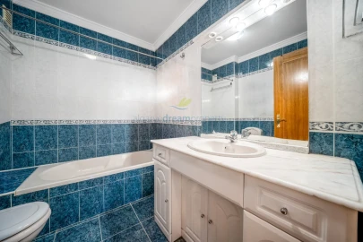 Moradia T4 para Venda em Albufeira e Olhos de Água