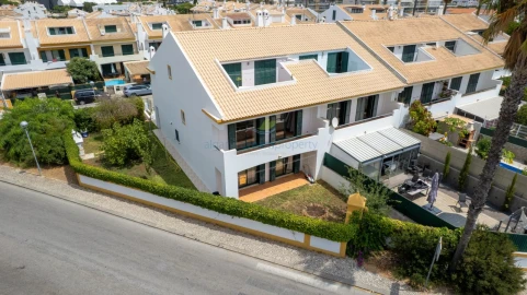 Moradia T4 para Venda em Albufeira e Olhos de Água
