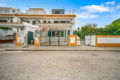 Moradia T4 para Venda em Albufeira e Olhos de Água